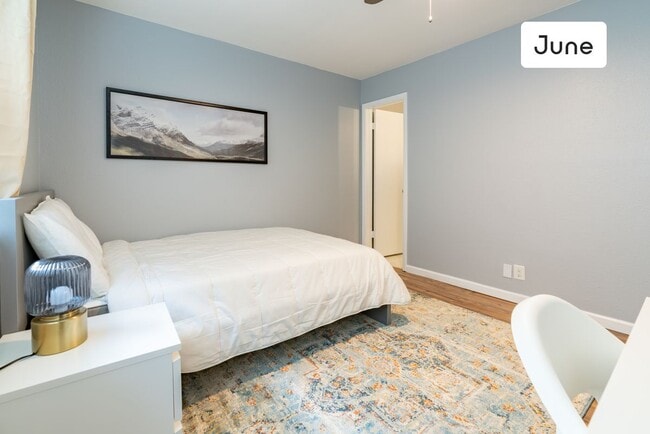 Building Photo - ROOM ONLY in 4-bed/2.0-bath Home