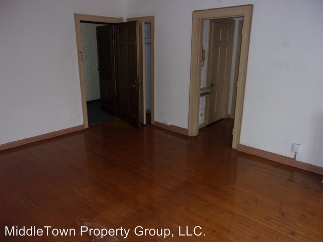 Building Photo - 522 W Adams St