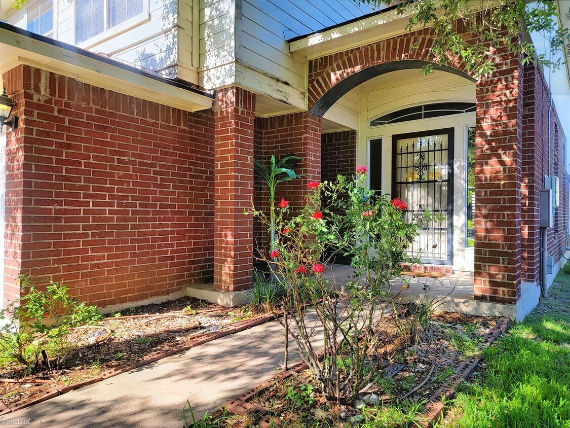 3 br, 3 bath House 2408 Charlie Harley Dr House Rental in Leander