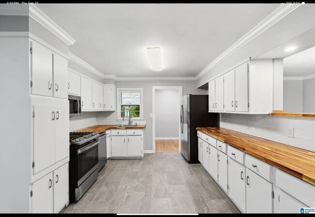 Foto del edificio - 3120 Whispering Pines Cir