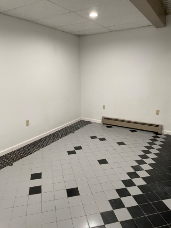 Building Photo - 164 Meadow St