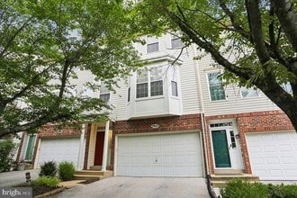 Building Photo - 2943 St Helen Cir