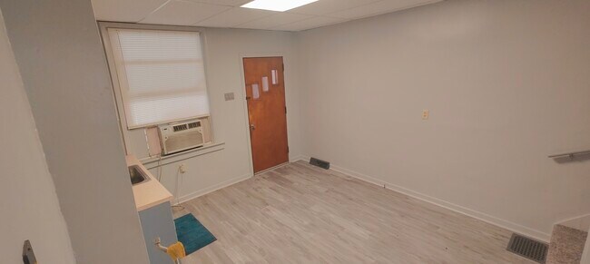 Building Photo - 735 Monongahela Ave
