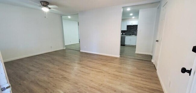 Foto del edificio - 3202 Hollister St