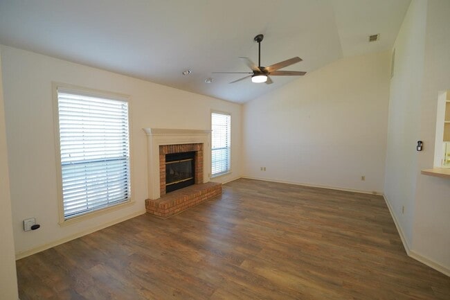 Building Photo - 2605 Yarmouth Ln