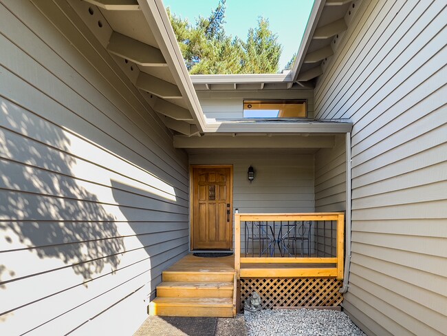 Building Photo - Spacious 3 Bedroom Cul-De-Sac Home in Cedar Mill with Easy Access to Nike, Intel, and St. Vincent
