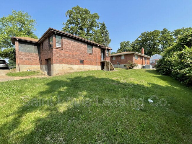 Building Photo - 550 N Elizabeth Ave