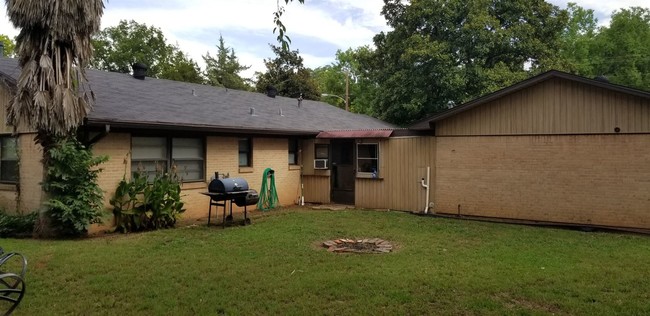 Building Photo - 3 br, 2 bath House - 940 River Oaks