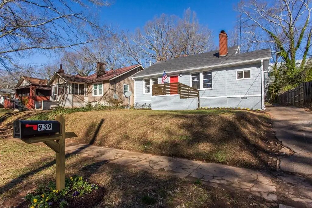 Foto principal - 939 Deckner Ave SW