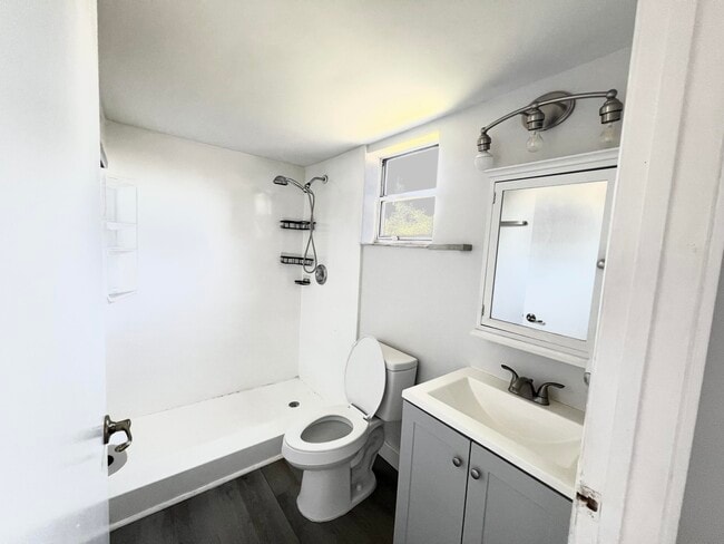 Building Photo - 717 Gardens Dr
