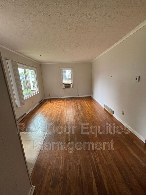 Foto principal - 143 Lake St
