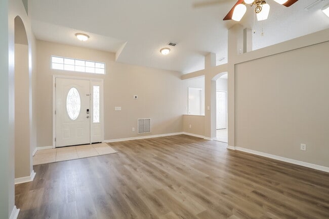 Building Photo - 1568 Saddlebrook Ln