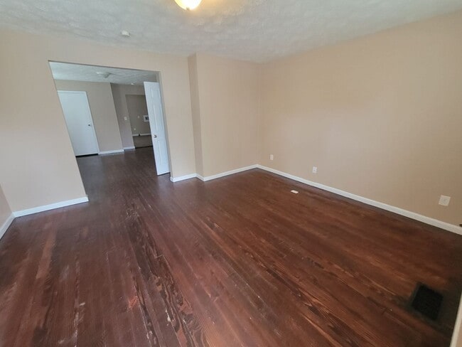 Building Photo - 2544 Elmo Ave 2BR/1.5BA (Hamilton)