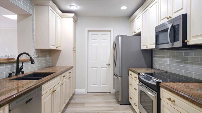 Foto del edificio - 909 SW 9th Ave