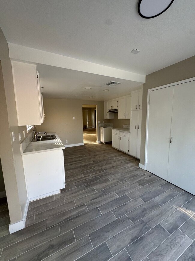 Foto del edificio - Newly Remodeled home for you!