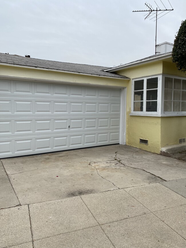 1 car garage private - 4506 Ellenwood Dr
