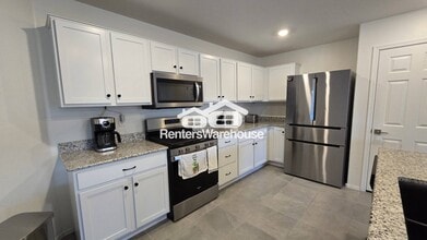 Building Photo - 686 Calle Calca