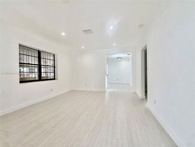 Foto del edificio - 3525 SW 92nd Ave