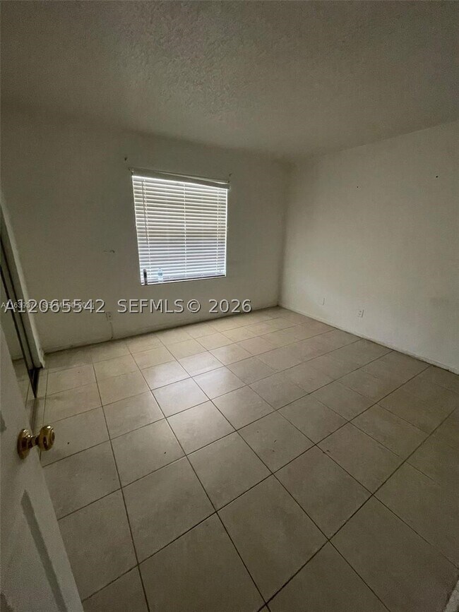 Building Photo - 415 Glenwood Dr