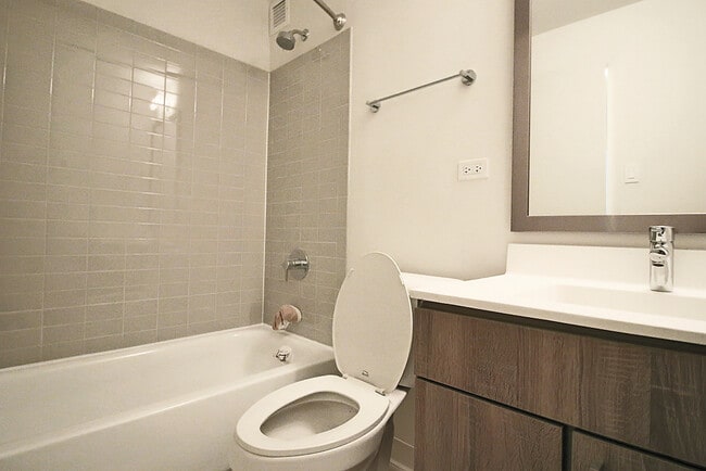 Building Photo - 922 S Ashland Ave