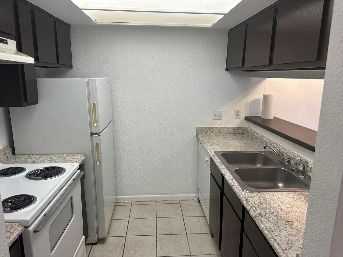 Building Photo - 2814 S Bartell Dr