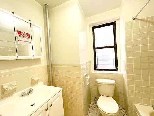 Building Photo - 1 bedroom in BRONX NY 10463