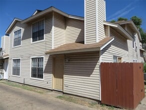 Building Photo - 2217 Katy Ln