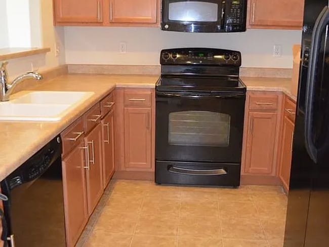 Building Photo - 2 bedroom townhome nestled in the heart of Fountain.