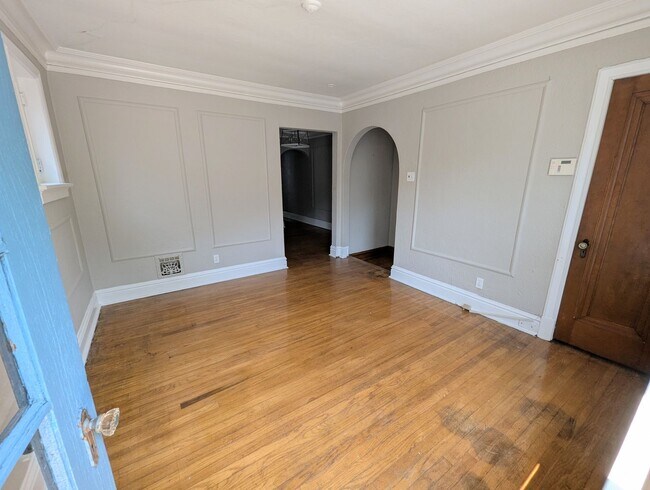 Foto del edificio - 5301-5303-5303 Pernod Ave