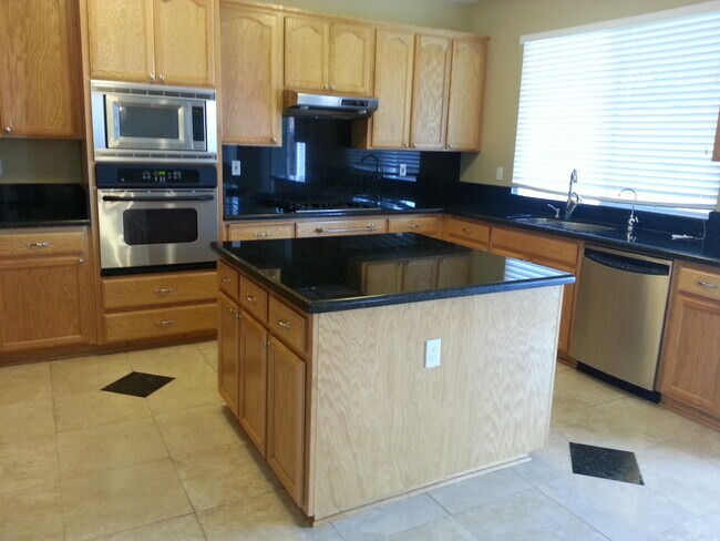 Foto del edificio - Lovely 5 bedroom Antioch Home