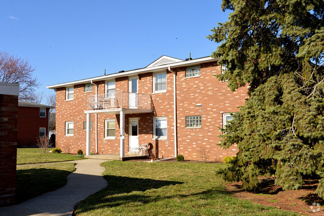 Building Photo - 4740-4760 Holiday Dr