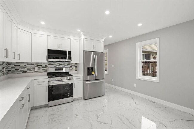 Building Photo - 31 Andover St