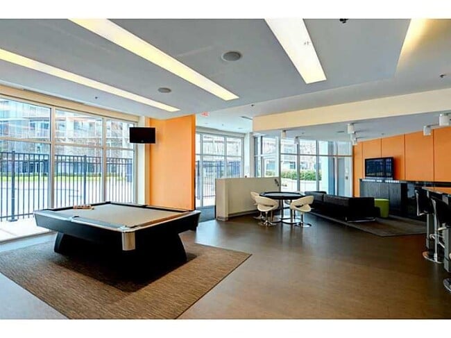 Foto del edificio - 950 W Peachtree St NW