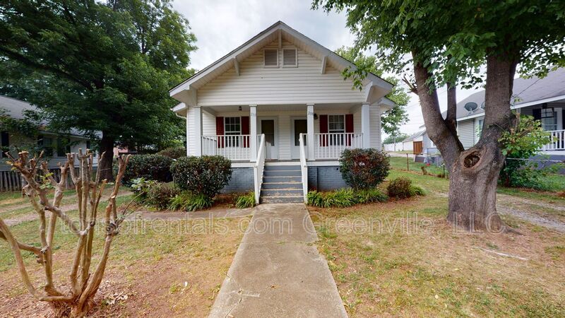 Primary Photo - 210 Church St