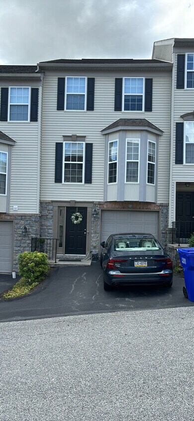 Primary Photo - 2710 Equestrian Dr