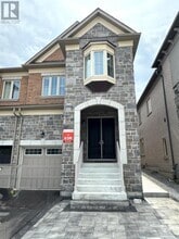Building Photo - 15 Drizzel Cres