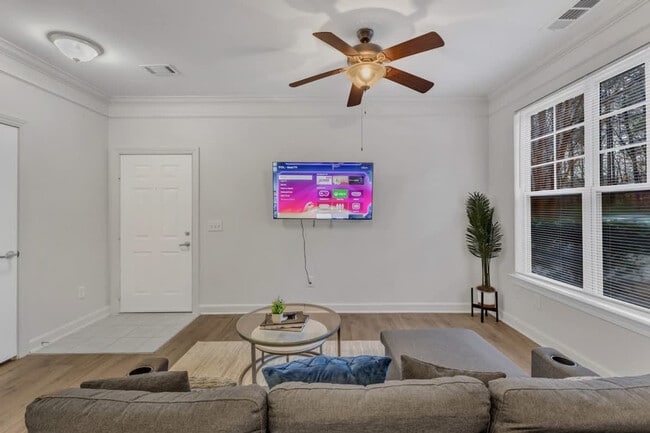 Building Photo - 7612 Almaden Way