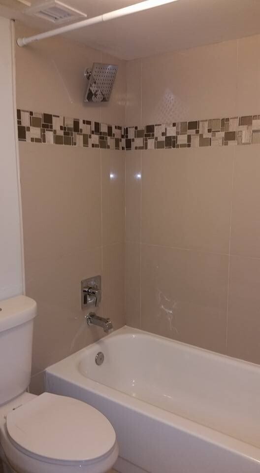 Building Photo - ONE BEDROOM ONE BATHROOM !! WATERFRONT COM...