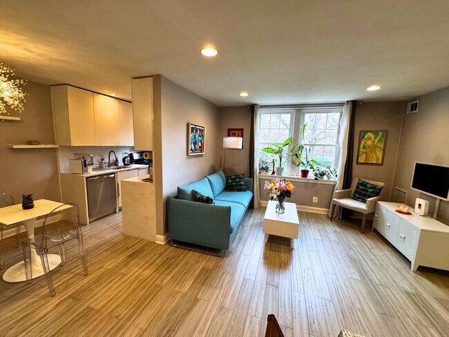Foto del edificio - Modernized Fully Furnished 1BR, 1BA Condo at Arbors of Arlington