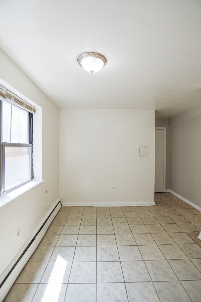 Building Photo - 1632 W Pratt Blvd