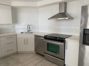Building Photo - 1408 Brickell Bay Dr