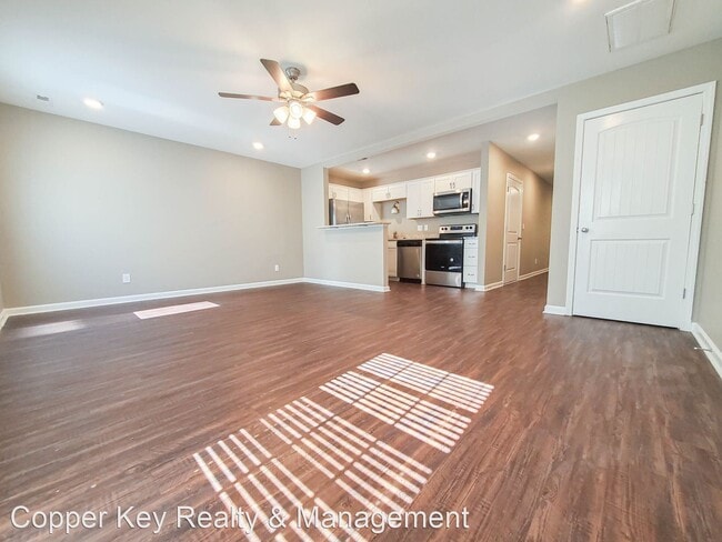Building Photo - 2 br, 2.5 bath House - 135 Country Lane #103