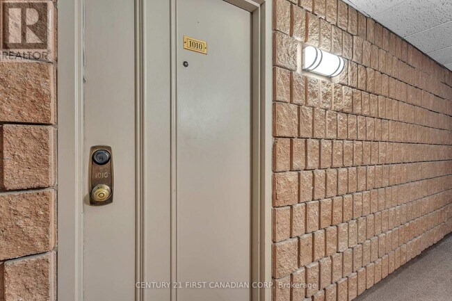 Photo du bâtiment - 600 Grenfell Dr