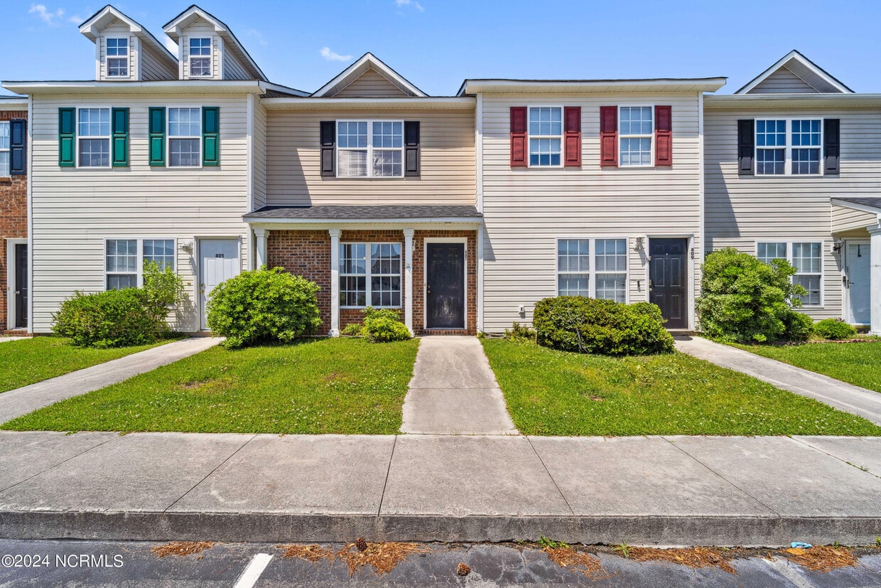 407 Timberlake Trail, Jacksonville, NC 28546 Townhome Rentals in