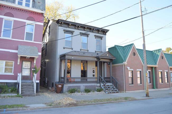 Building Photo - 1009 Scott St