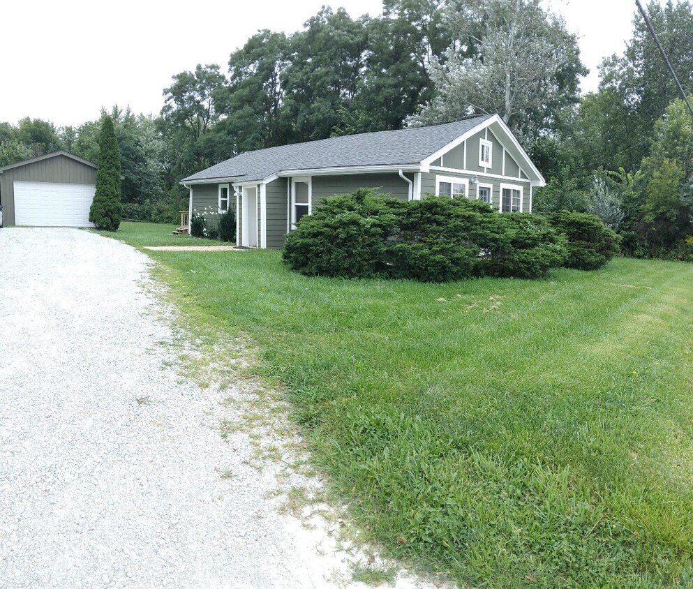Foto principal - 9217 W Lincoln Hwy