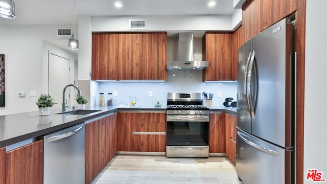 Building Photo - 726 N Hudson Ave