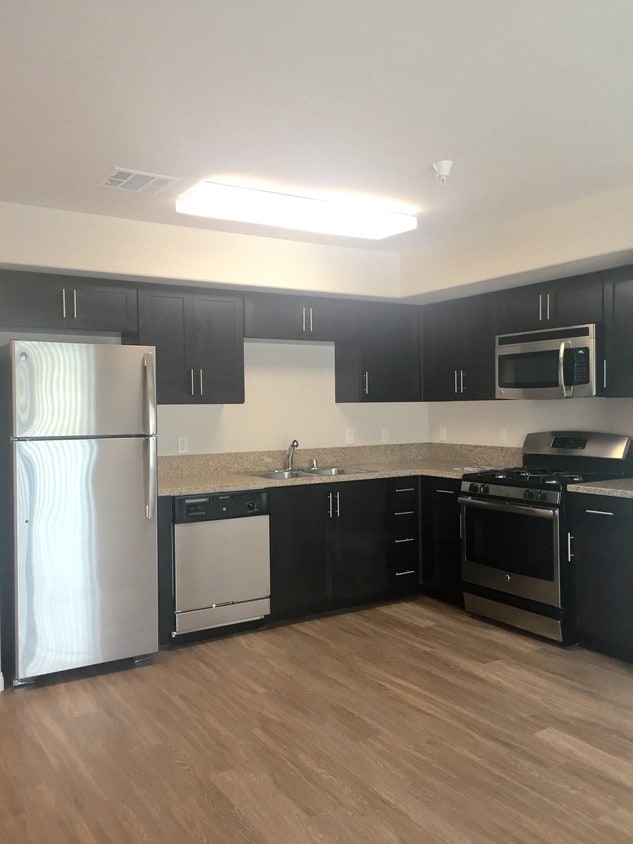 Kitchen - 10455 W Magnolia Blvd
