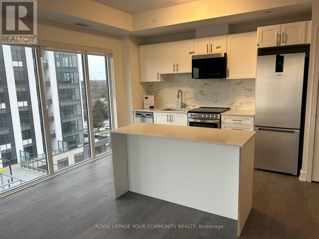 Building Photo - 715 Davis Dr