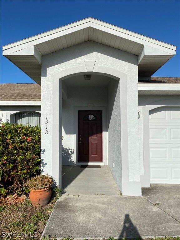 1318 Country Club Blvd, Cape Coral, FL 33990 Townhome Rentals in Cape